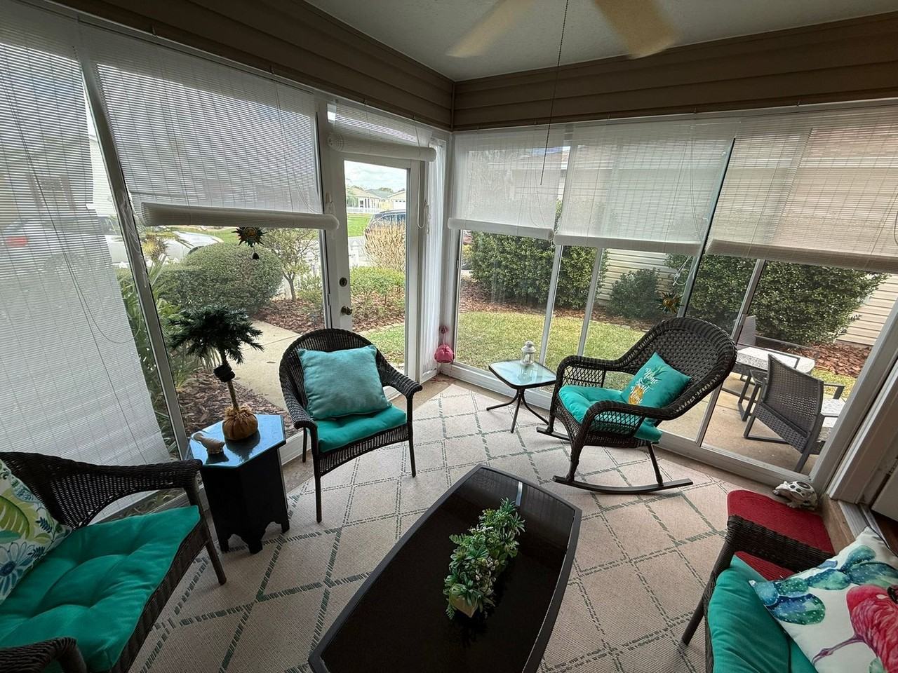 1725 Simpsonville Ln - Photo 5 of 25