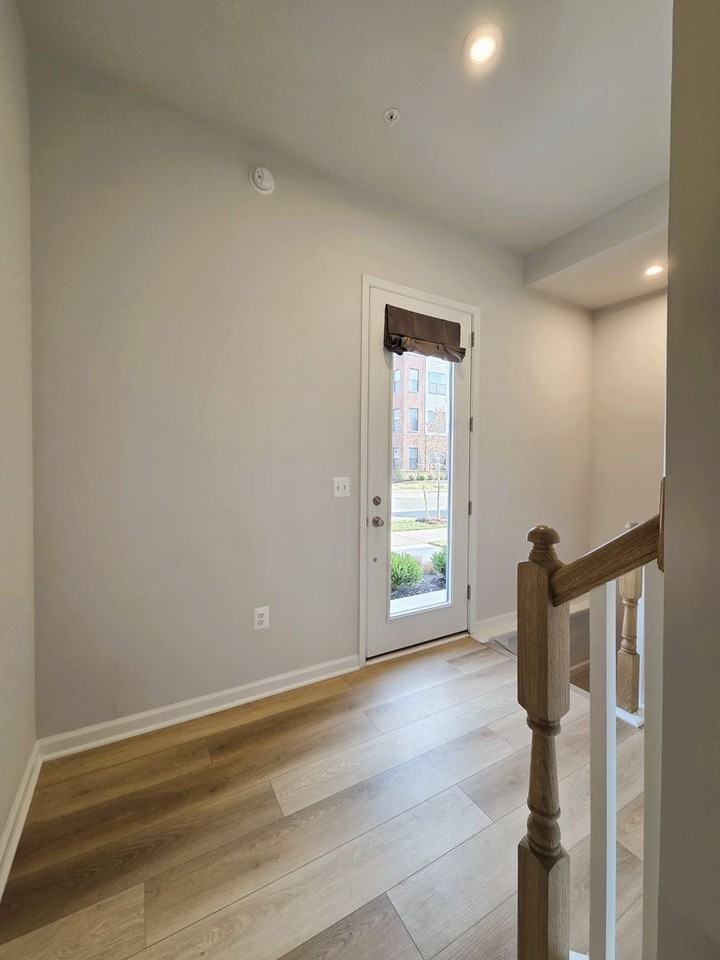 13321 Garland Ln - Photo 3 of 33