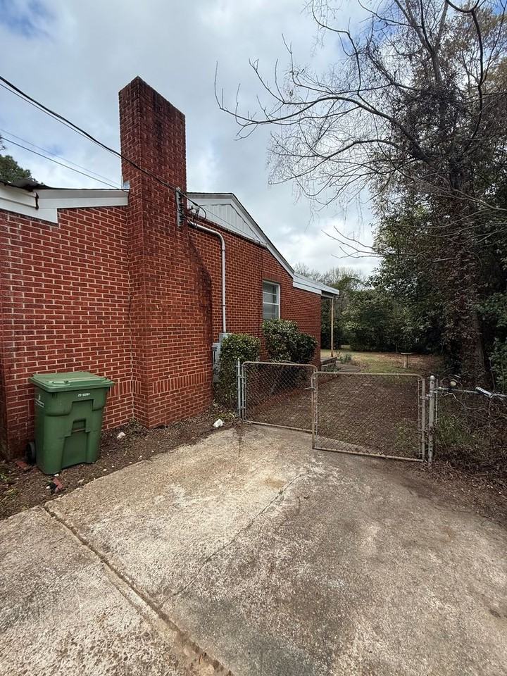 2719 Biltmore Ave - Photo 3 of 14