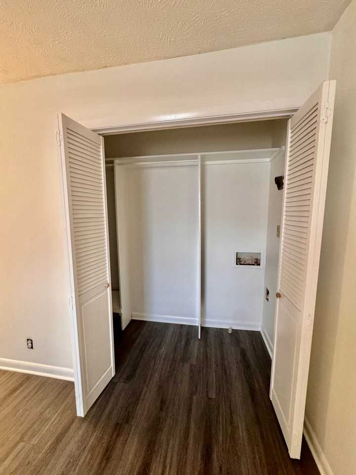 5144 Linbar Dr - Photo 6 of 6