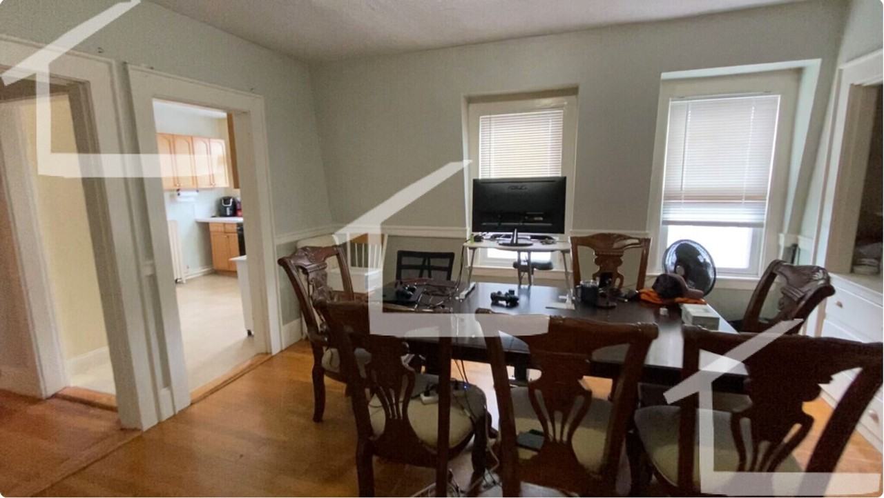 77 Easton St - Photo 4 of 11