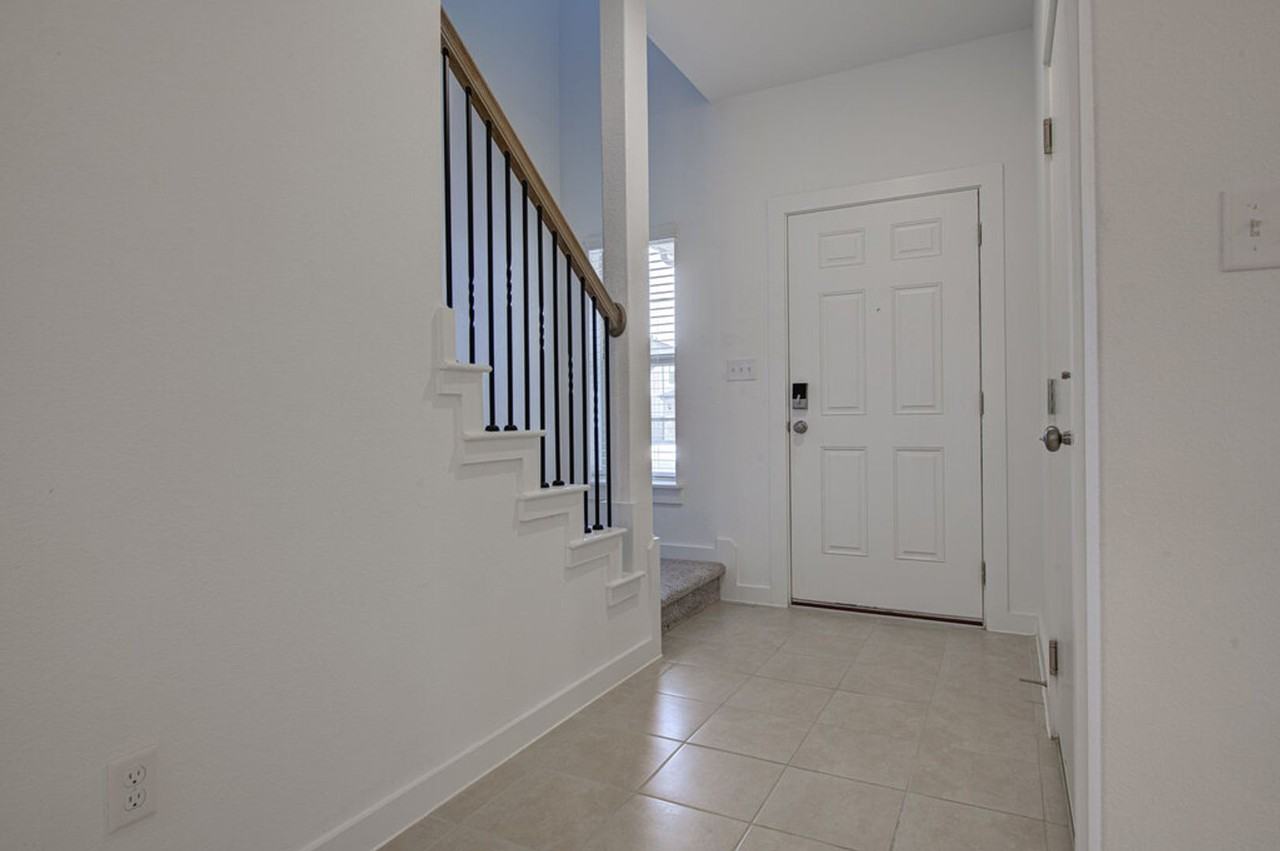 424 Bristlecone Bnd - Photo 3 of 38