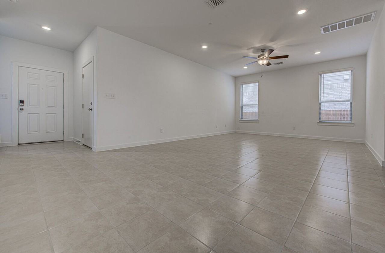 424 Bristlecone Bnd - Photo 5 of 38