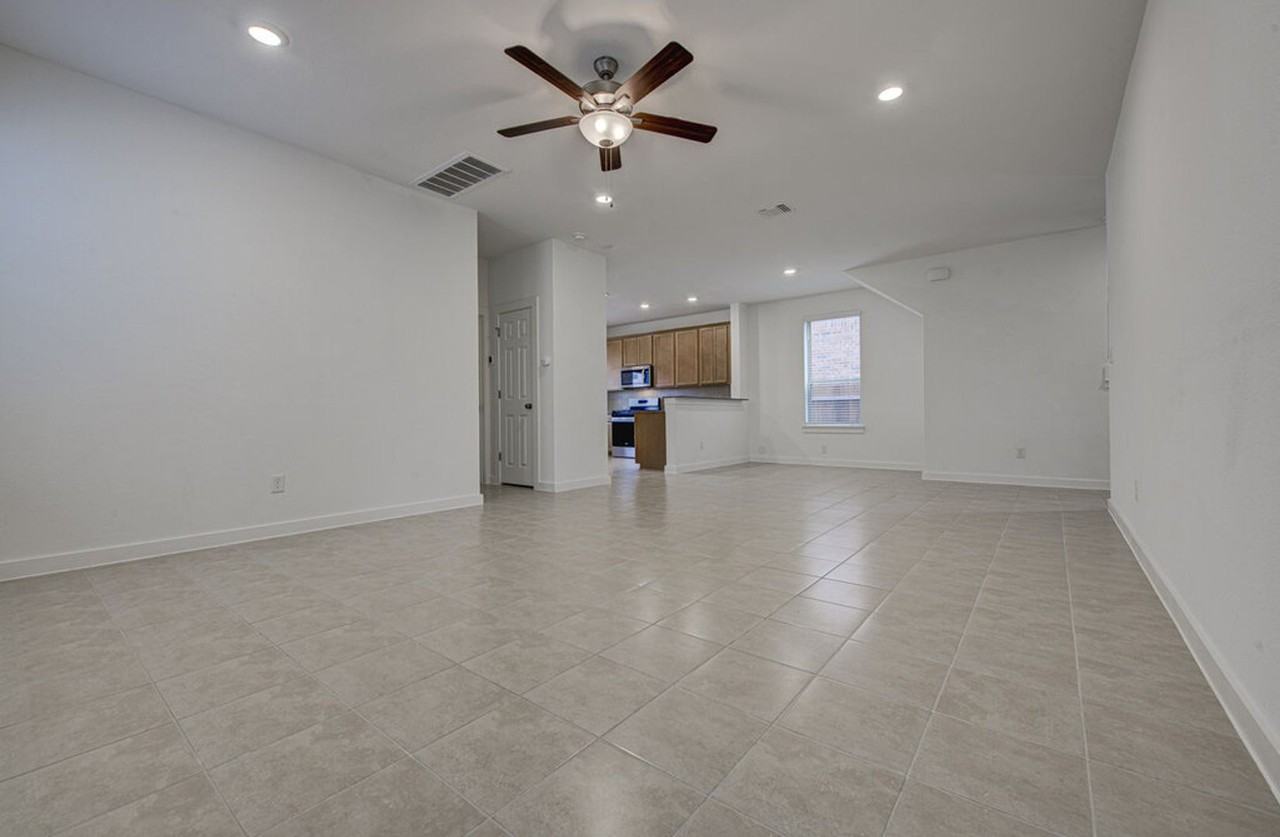 424 Bristlecone Bnd - Photo 7 of 38