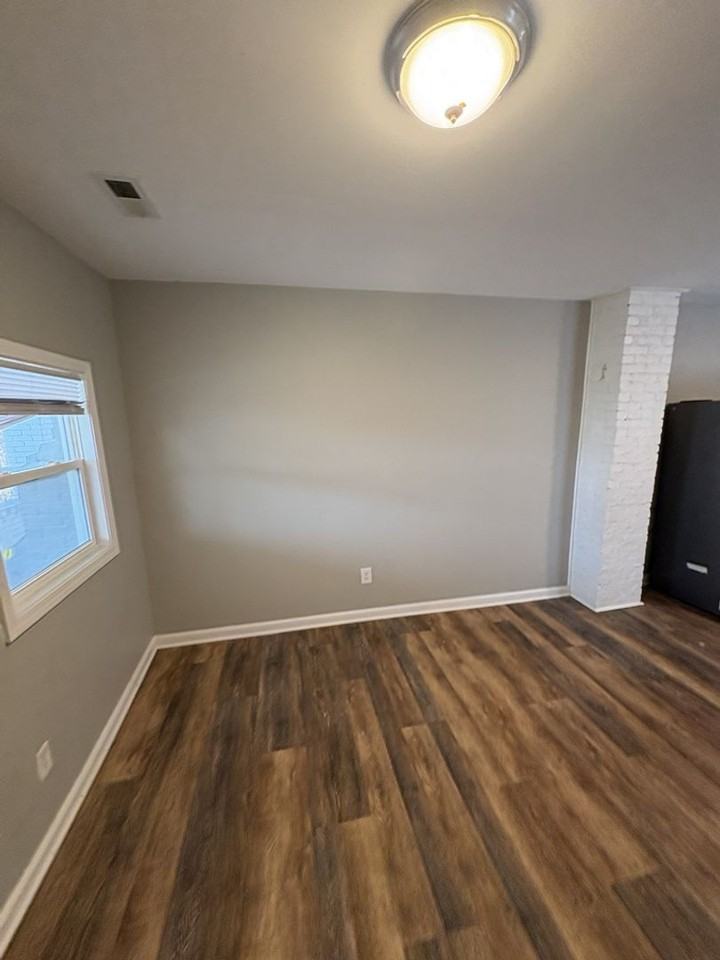 2959 N Gladstone Ave - Photo 2 of 5