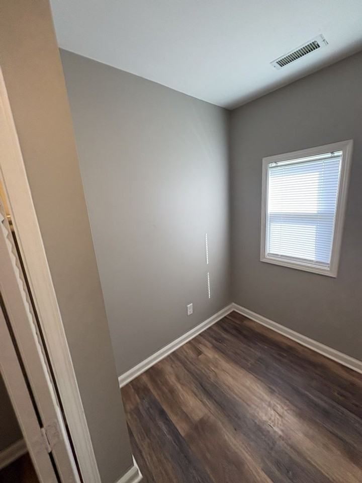 2959 N Gladstone Ave - Photo 3 of 5