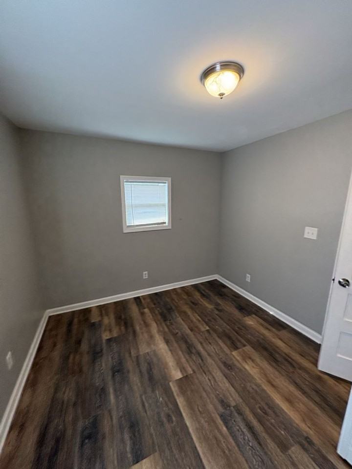 2959 N Gladstone Ave - Photo 4 of 5