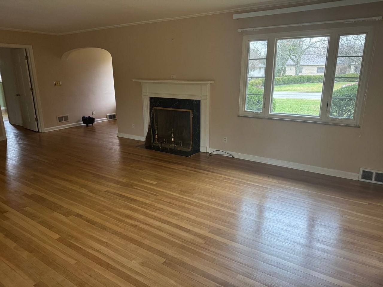 2463 Brixton Rd - Photo 7 of 35