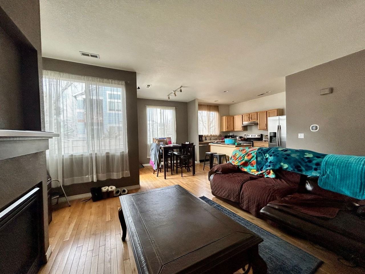 731 Boxwood Ln - Photo 4 of 27