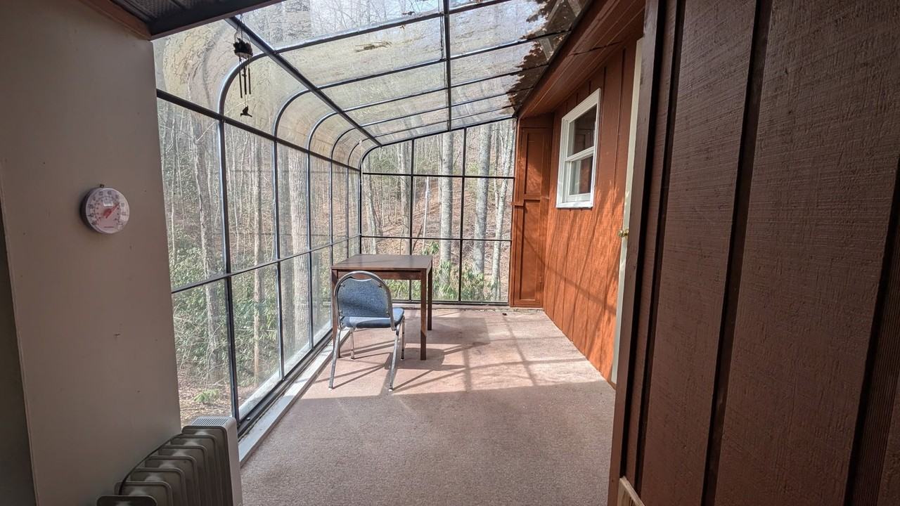 820 Middle Ridge Rd - Photo 2 of 38