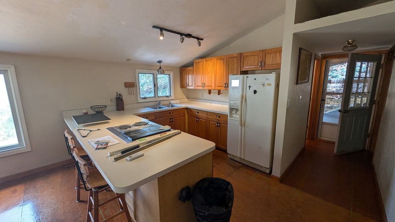 820 Middle Ridge Rd - Photo 3 of 38