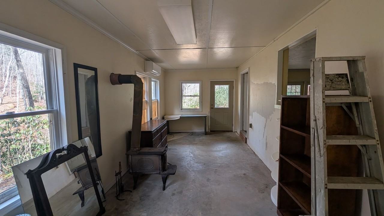 820 Middle Ridge Rd - Photo 6 of 38