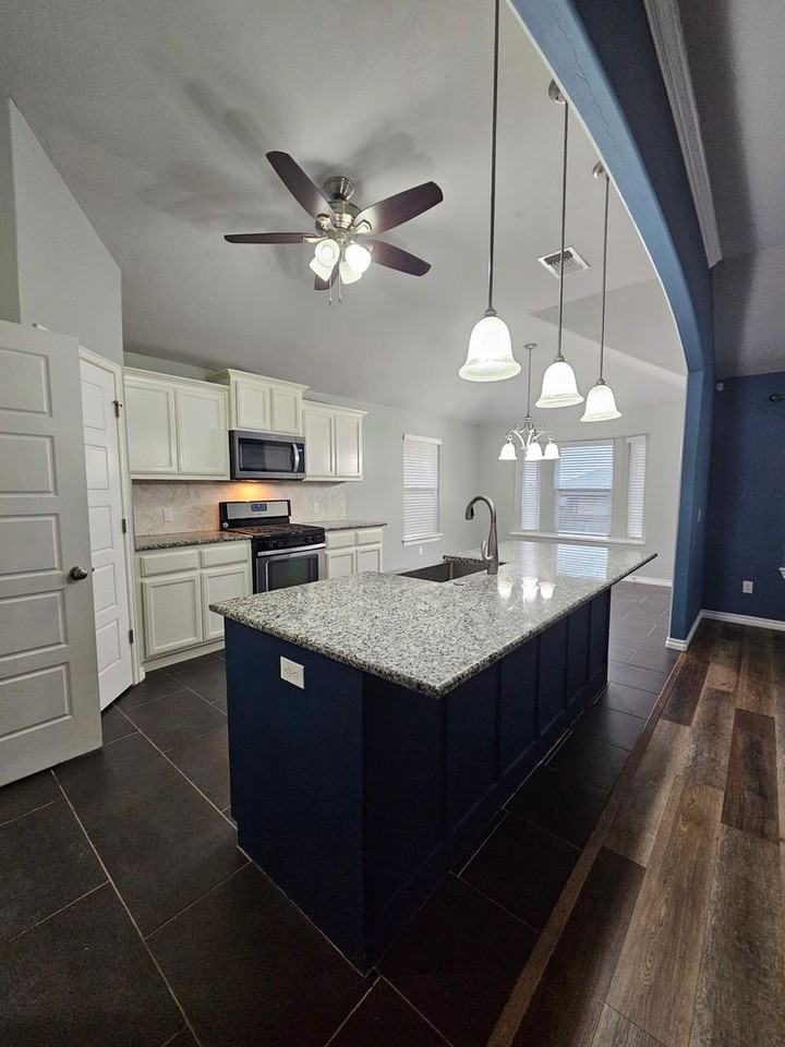 3806 Mistwood Pl - Photo 5 of 28