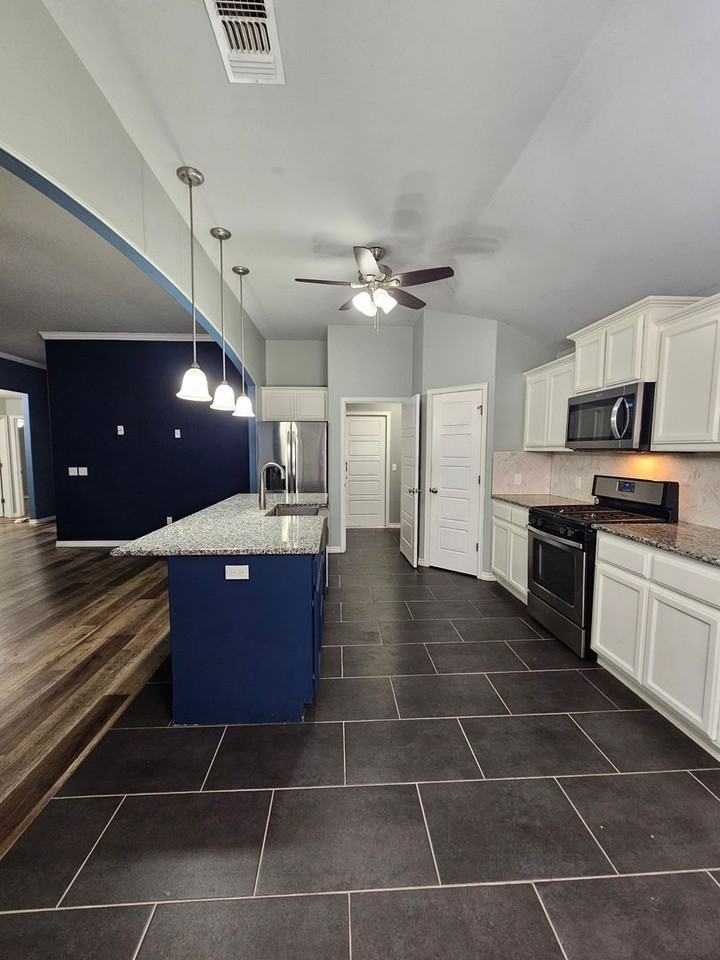 3806 Mistwood Pl - Photo 7 of 28