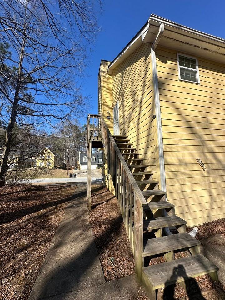 2036 Laboon Cir - Photo 3 of 15