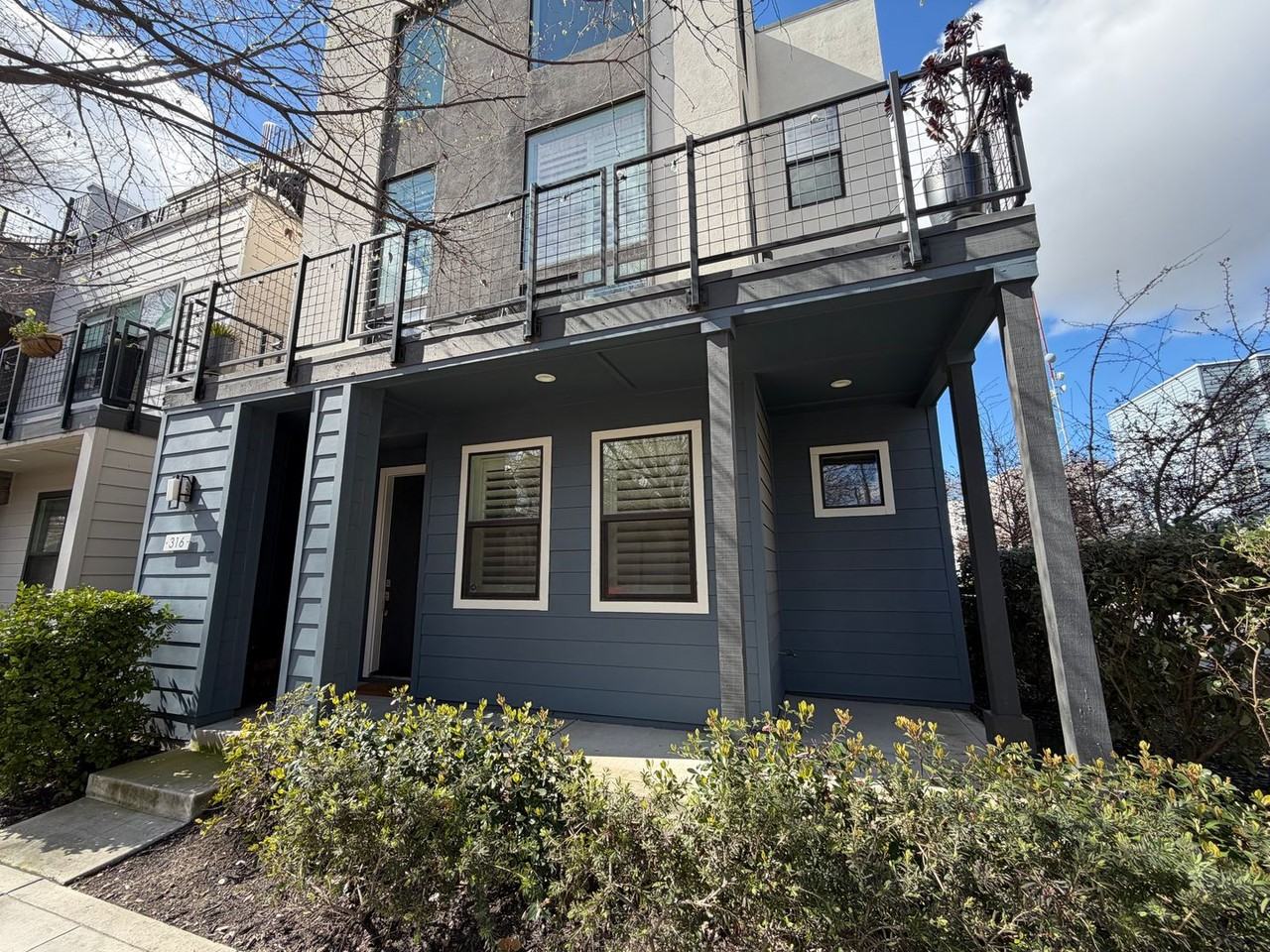 316 11th St - Photo 3 of 37