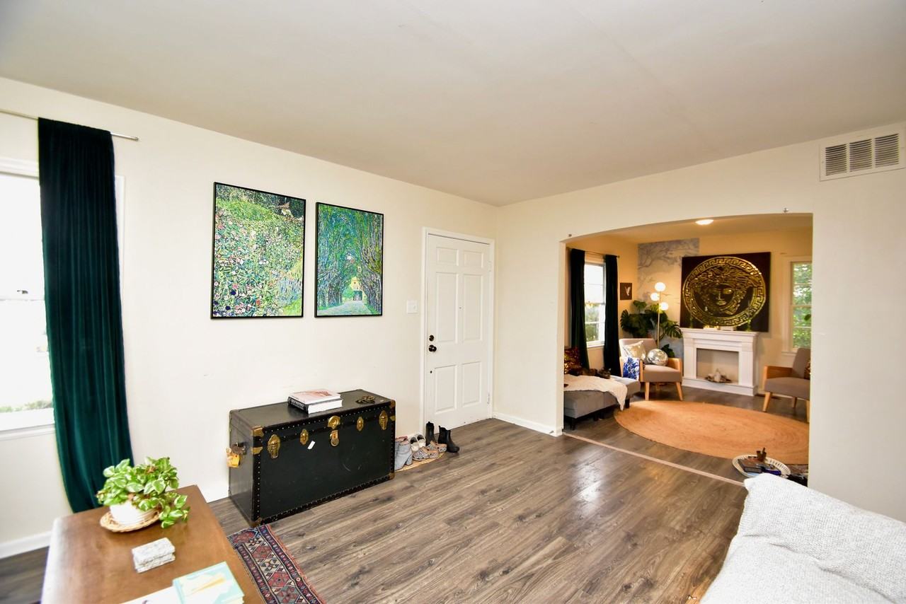 2767 S Glenmare St - Photo 2 of 18