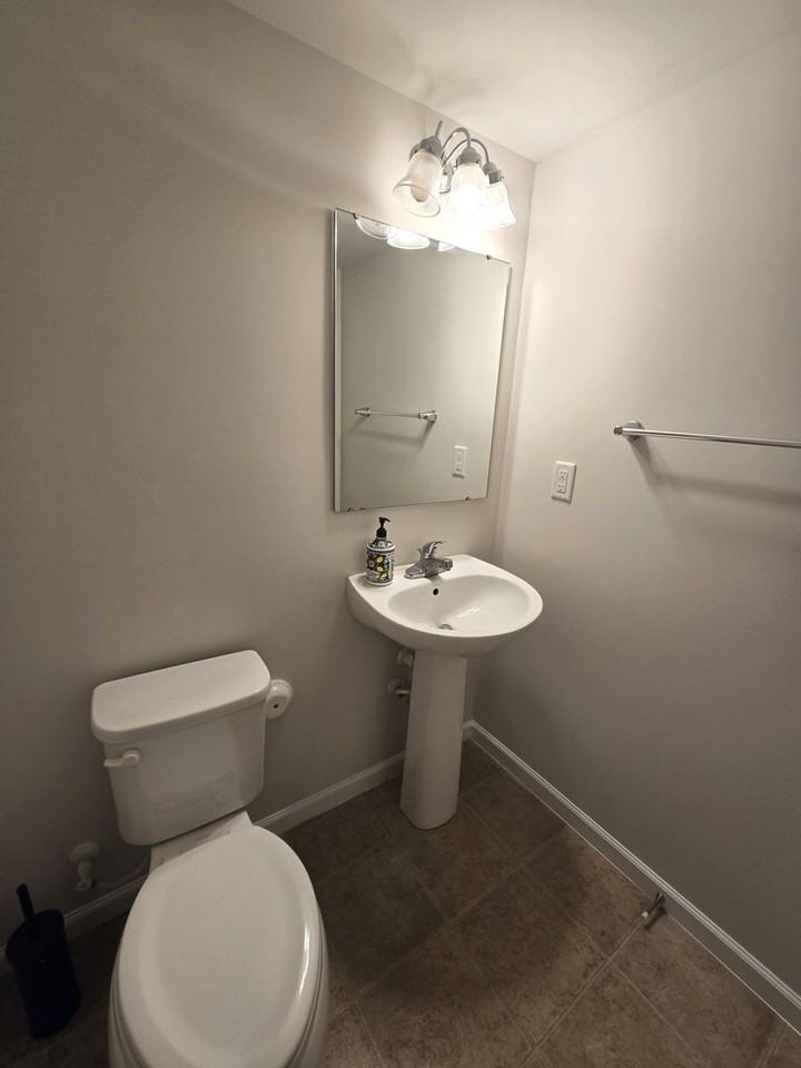 1626 Joseph Hewes Ct - Photo 5 of 18