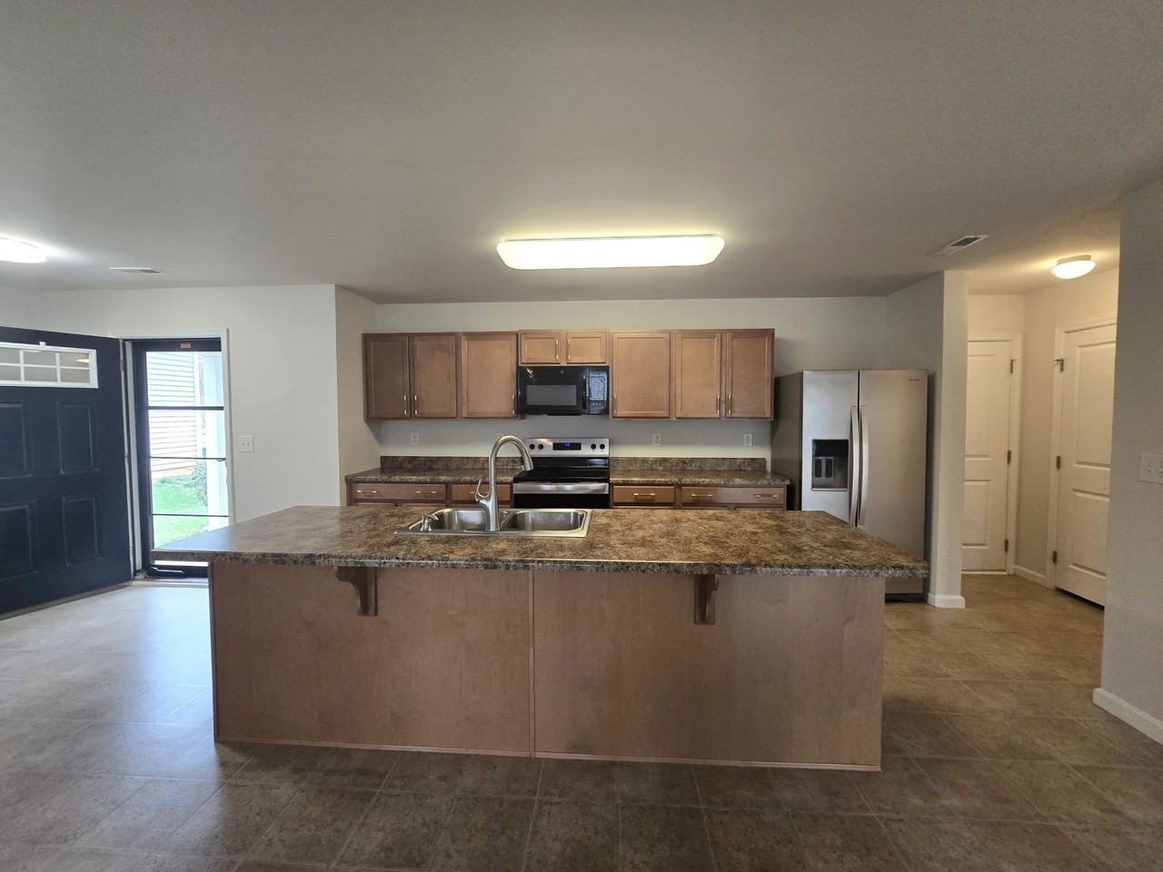 1626 Joseph Hewes Ct - Photo 3 of 18