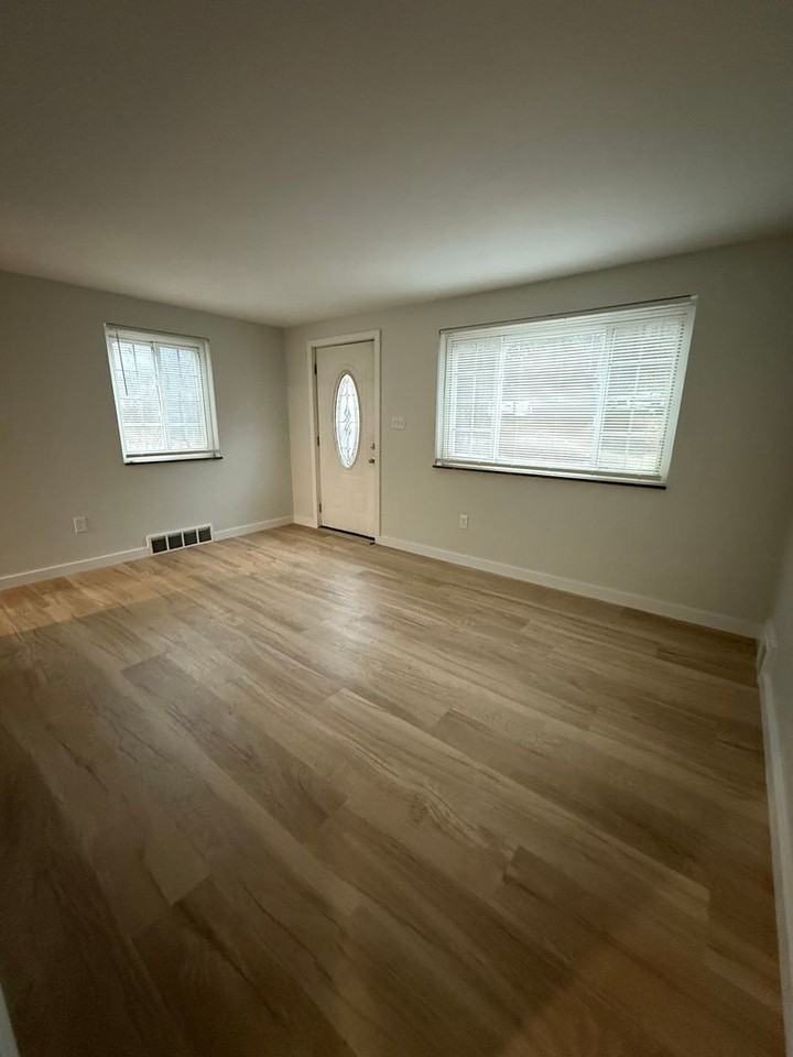 3163 Jacks Run Rd - Photo 2 of 20