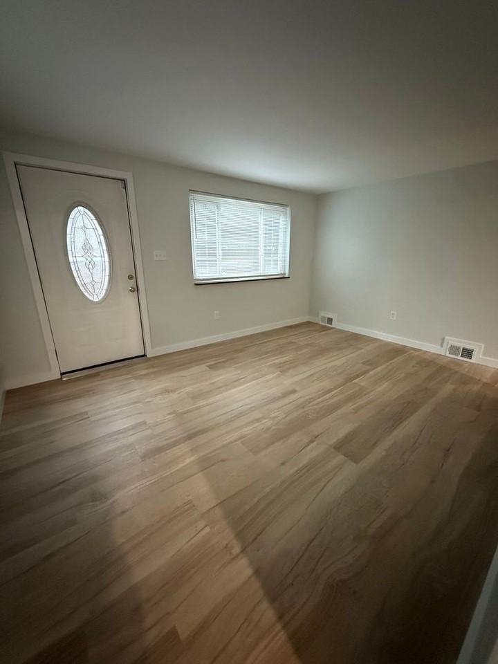 3163 Jacks Run Rd - Photo 3 of 20