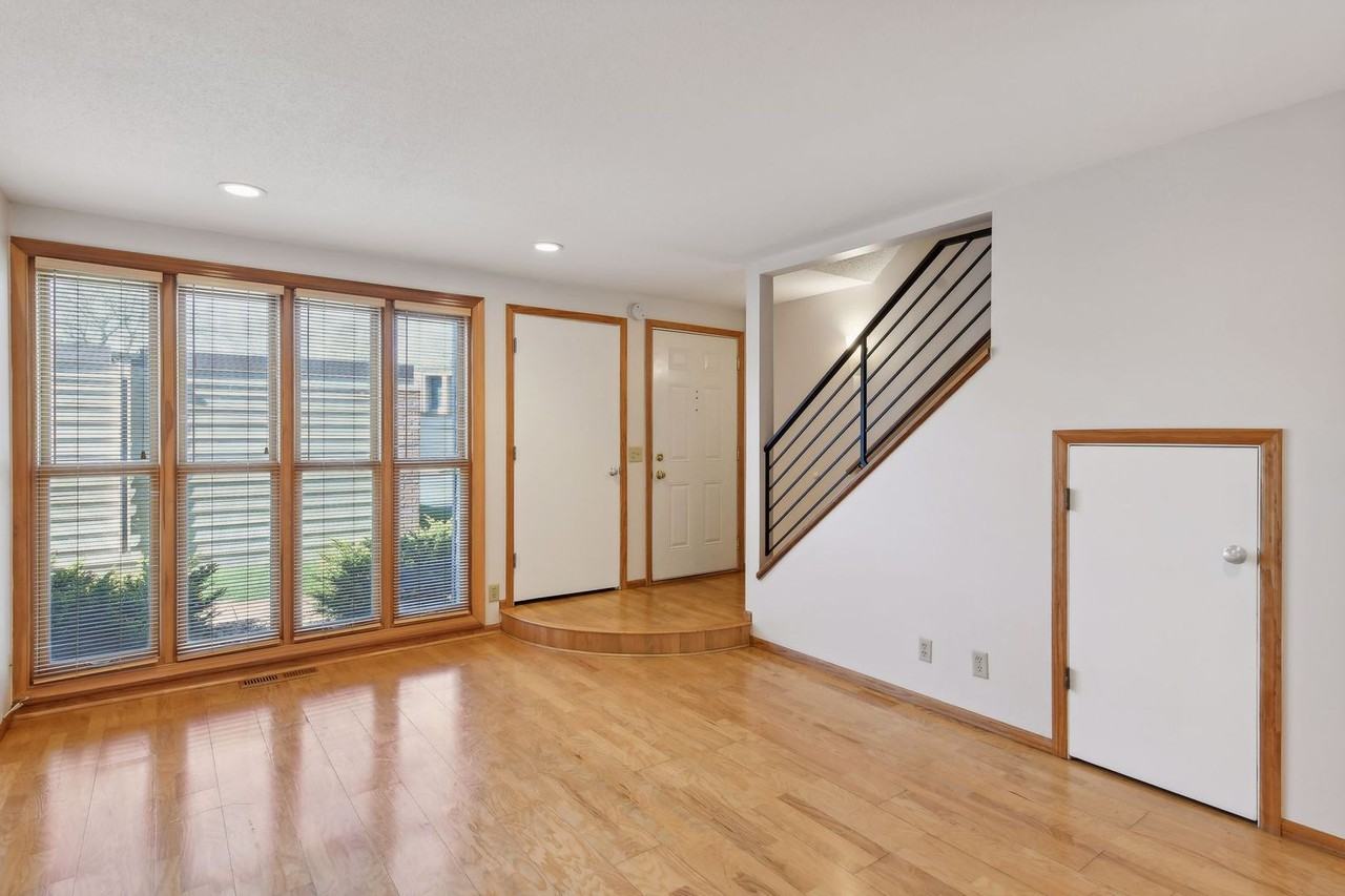 6449 Barrie Rd - Photo 3 of 16