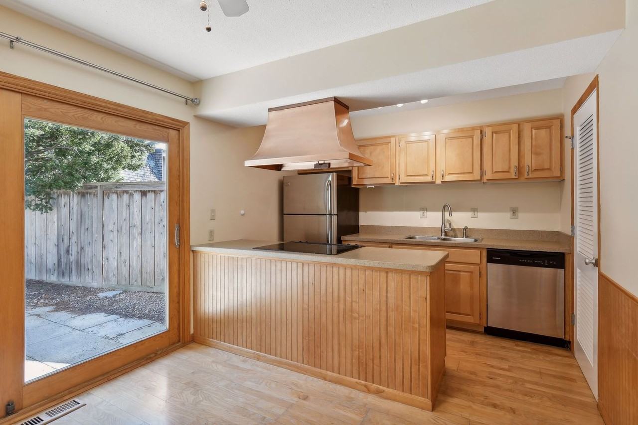 6449 Barrie Rd - Photo 5 of 16