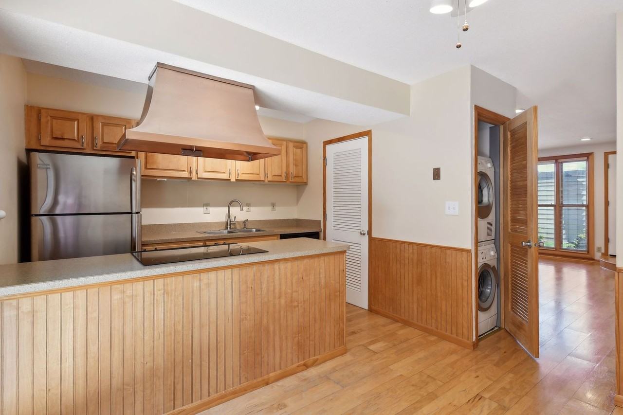 6449 Barrie Rd - Photo 6 of 16