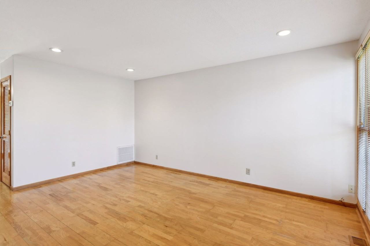 6449 Barrie Rd - Photo 7 of 16