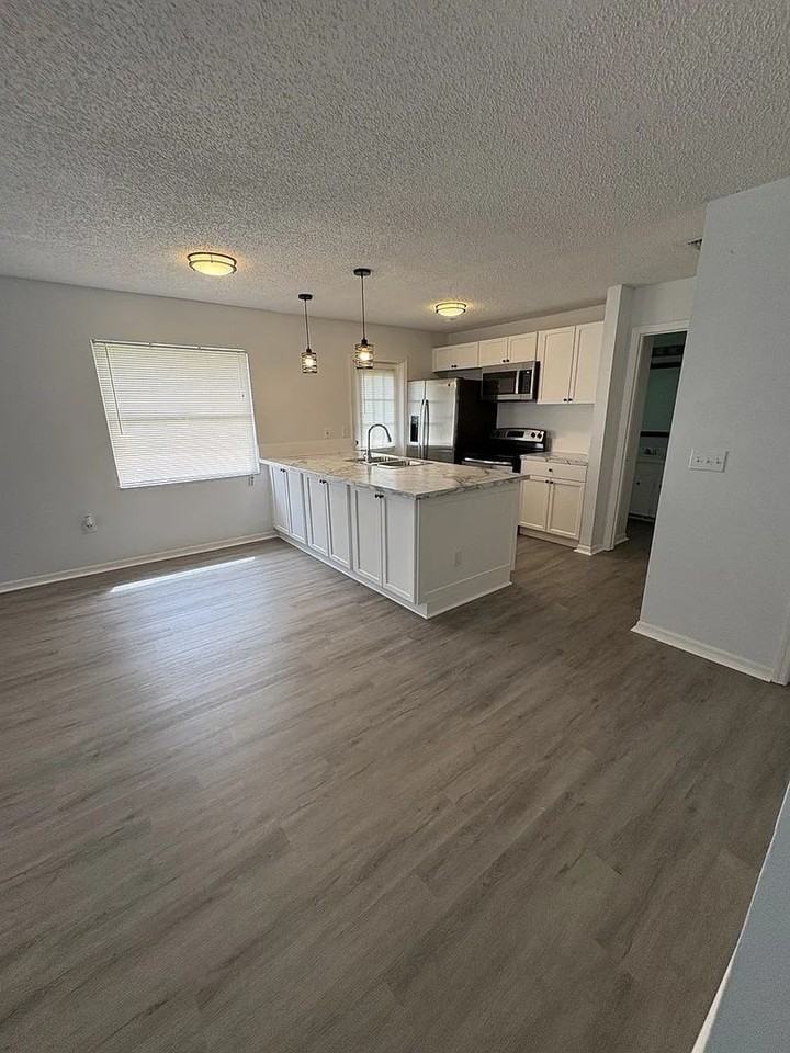 204 Mary Catherine Ct - Photo 3 of 15