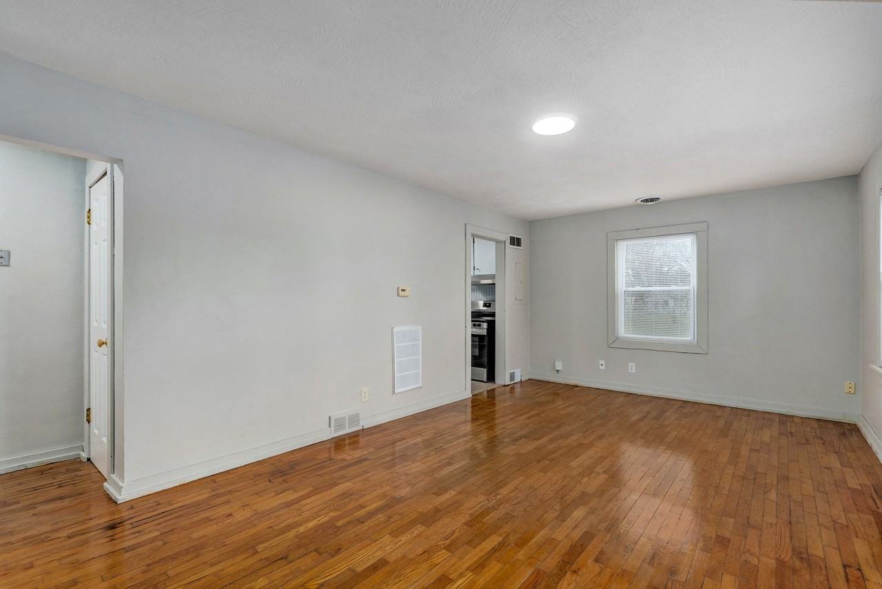 1413 S Roanoke Ave - Photo 6 of 18