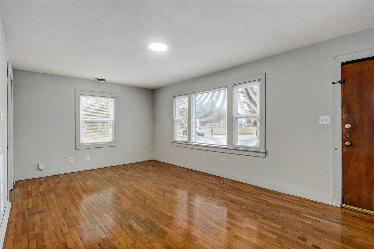 1413 S Roanoke Ave - Photo 7 of 18