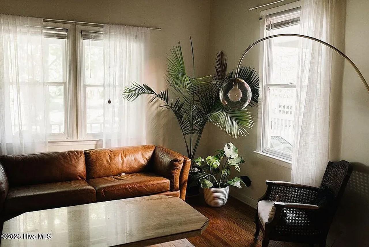 307 S 6th St - Photo 2 of 8