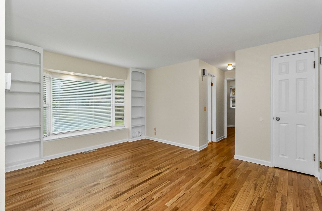 1557 Ne 166th St - Photo 3 of 11