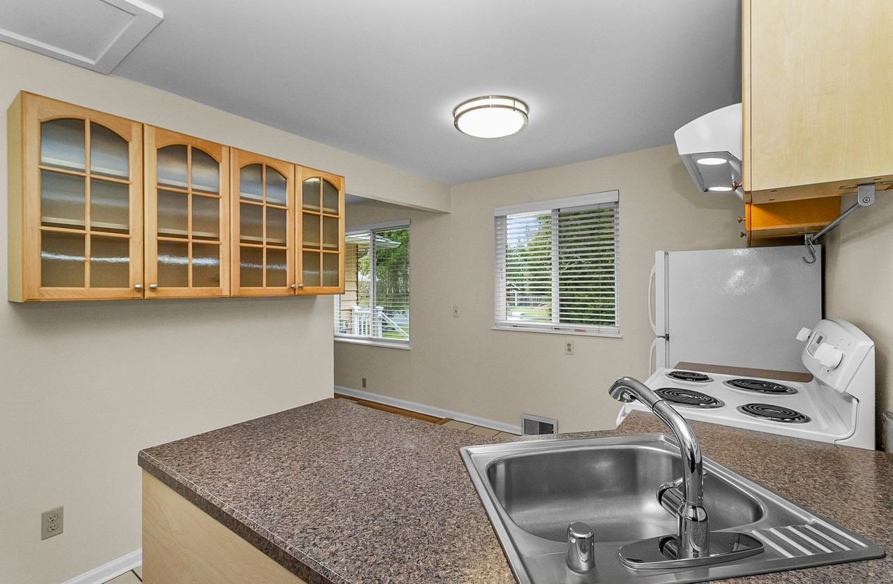 1557 Ne 166th St - Photo 5 of 11