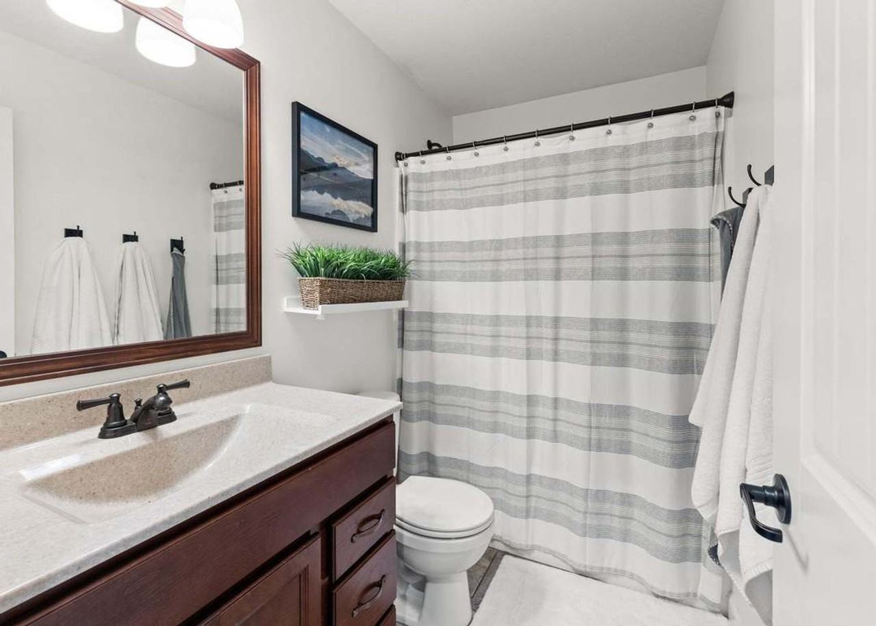 2401 Longwood Dr - Photo 5 of 7