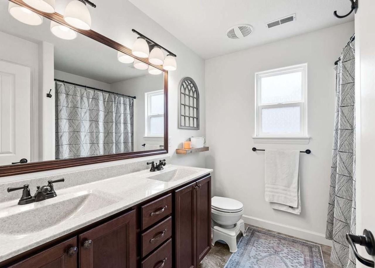 2401 Longwood Dr - Photo 6 of 7