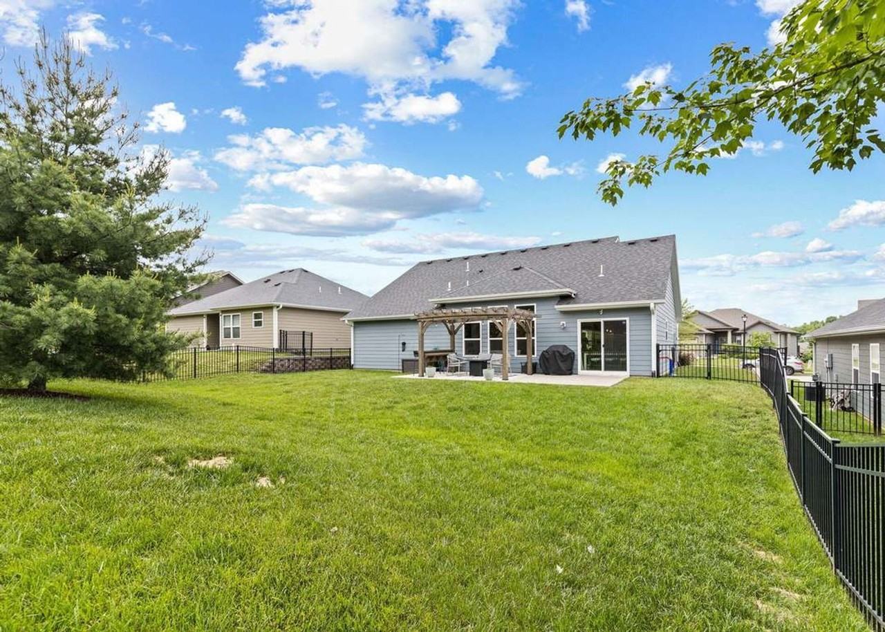 2401 Longwood Dr - Photo 7 of 7