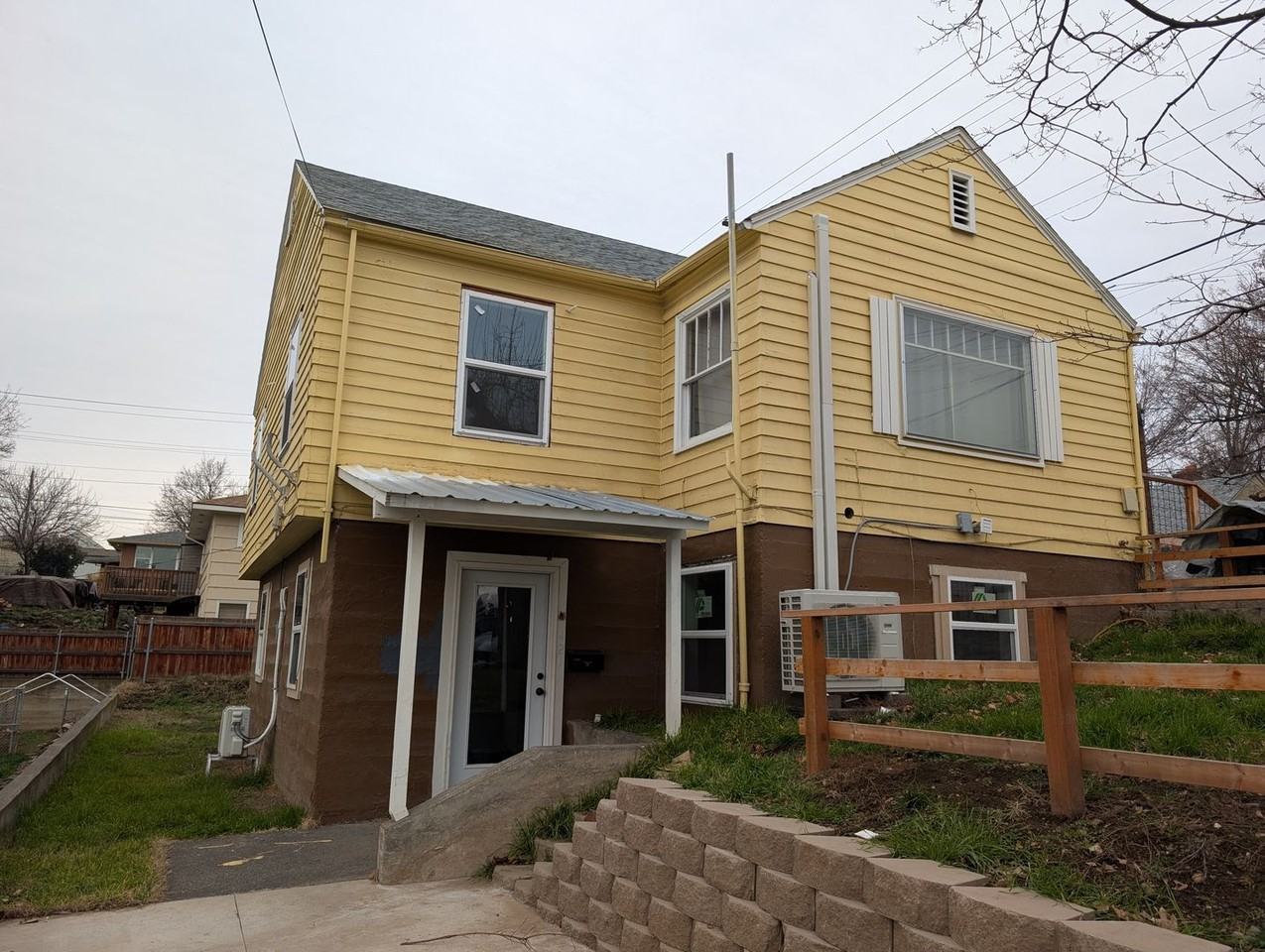 900 Nw Furnish Ave - Photo 2 of 15