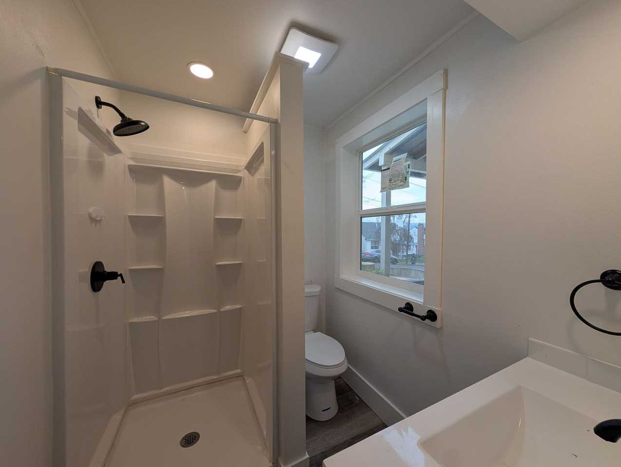 900 Nw Furnish Ave - Photo 3 of 15