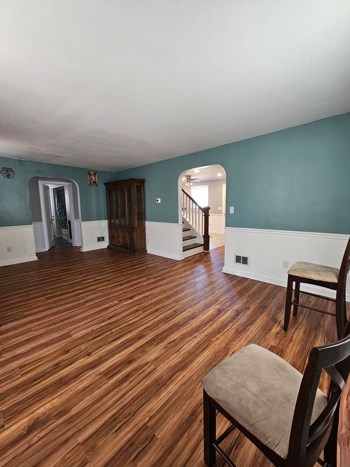 923 Rohrerstown Rd - Photo 4 of 13