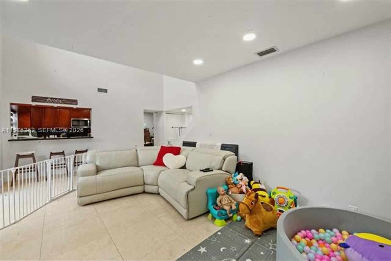 6523 6523 NW 170th Ln th 6523 - Photo 7 of 25