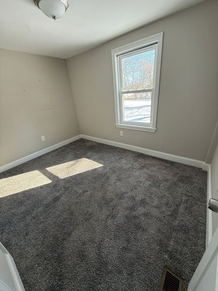 167 Nursery Rd - Photo 7 of 9