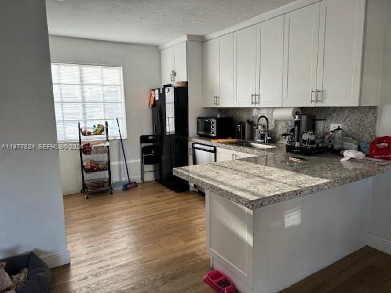 1325 W 4th Ln - Photo 3 of 11