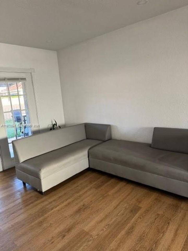 1325 W 4th Ln - Photo 4 of 11