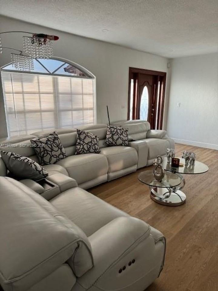 1325 W 4th Ln - Photo 6 of 11