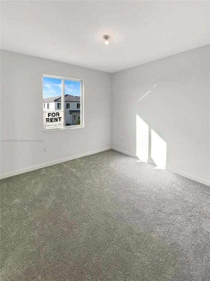 1381 Se 7th Ter - Photo 6 of 14