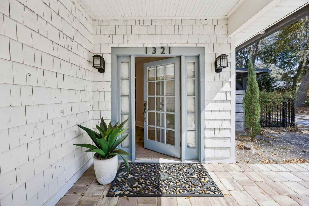 1321 Hickory Nut Ct - Photo 6 of 50