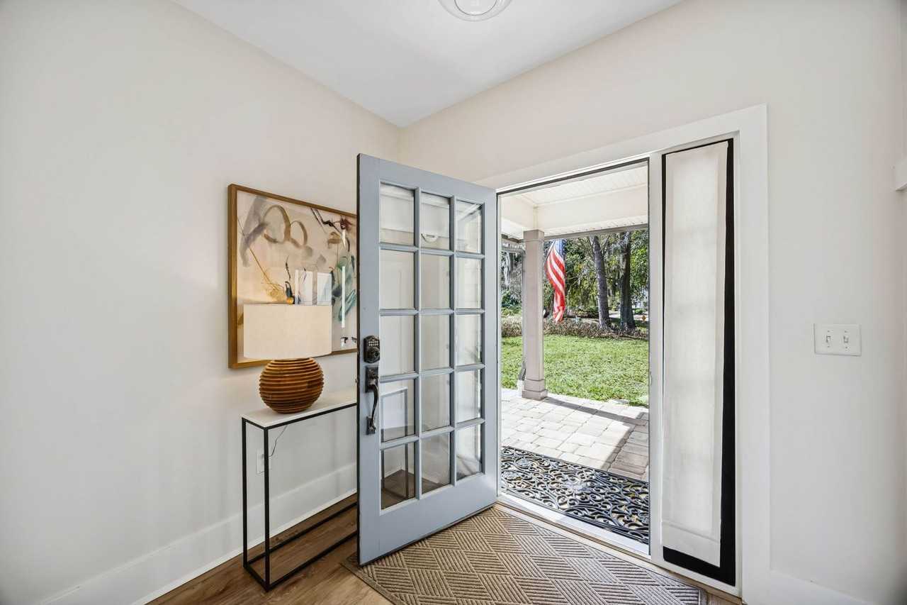 1321 Hickory Nut Ct - Photo 7 of 50