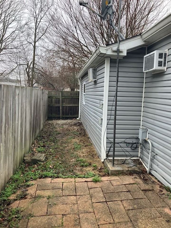 203 1st St - Photo 7 of 9